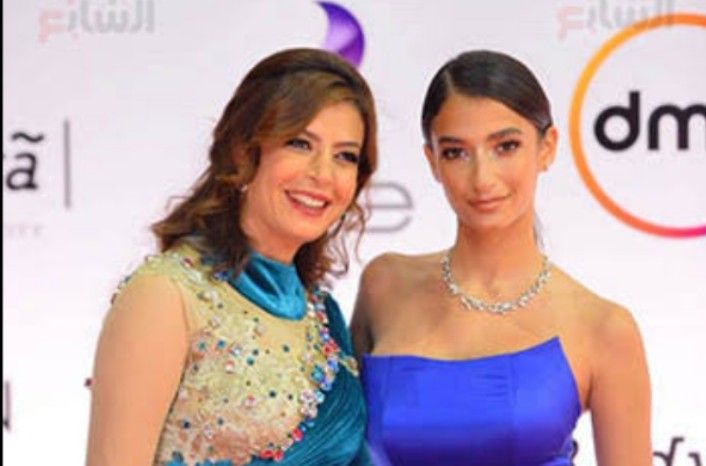 منال سلامة لـ تليجراف الخليج: بنتي مش بتشتغل بالواسطة.. واللي عايز يقول حاجة يتفلق - الخليج الان