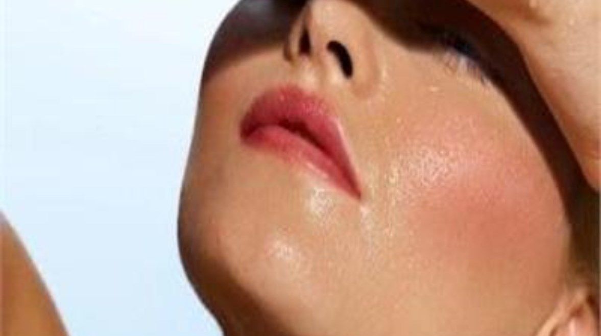 لا خوف من الرطوبة.. 7 خطوات ذكية لتثبيت الماكياج