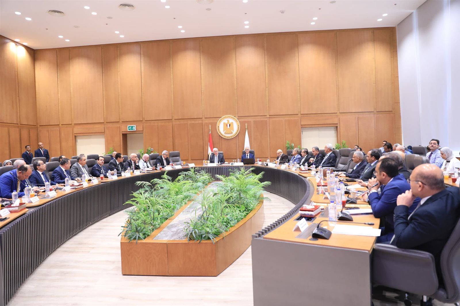 وزير التعليم العالي يؤكد على تقديم الجامعات الأهلية برامج بينية تناسب متطلبات التنمية بالإقليم الجغرافي لكل جامعة - الخليج الان