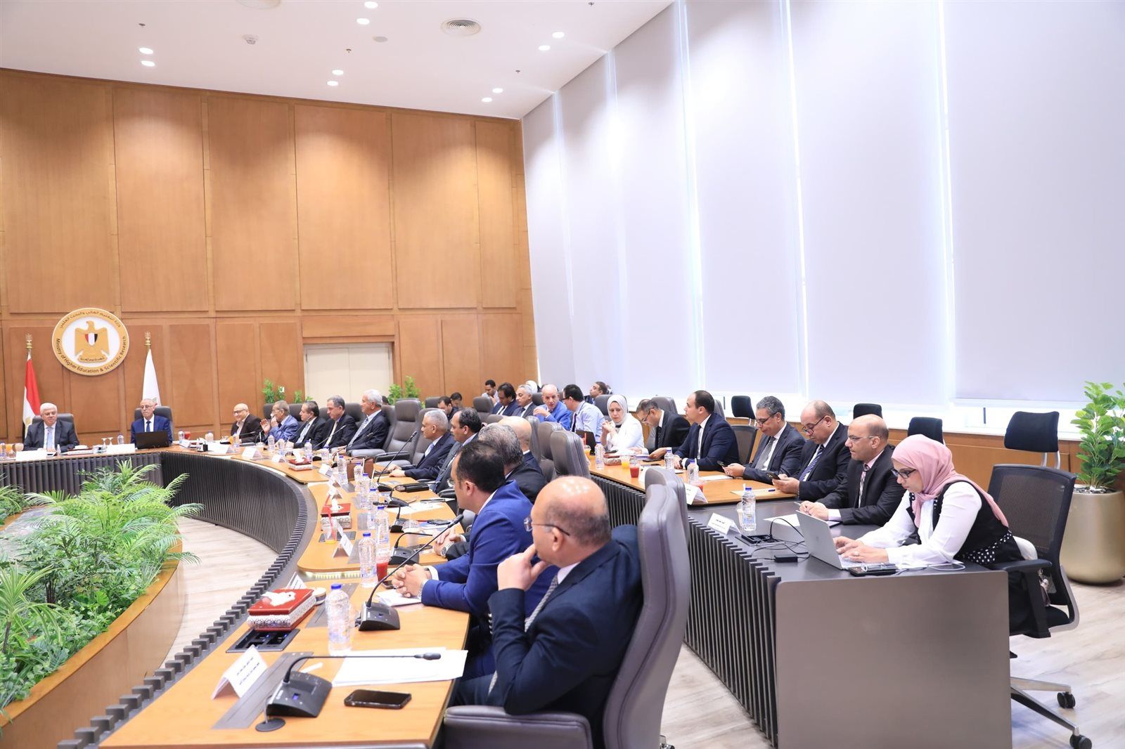 وزير التعليم العالي يؤكد على تقديم الجامعات الأهلية برامج بينية تناسب متطلبات التنمية بالإقليم الجغرافي لكل جامعة - الخليج الان