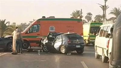 جثتان و7 مصابين.. ارتفاع ضحايا حادث تصادم سيارتين في قنا - الخليج الان