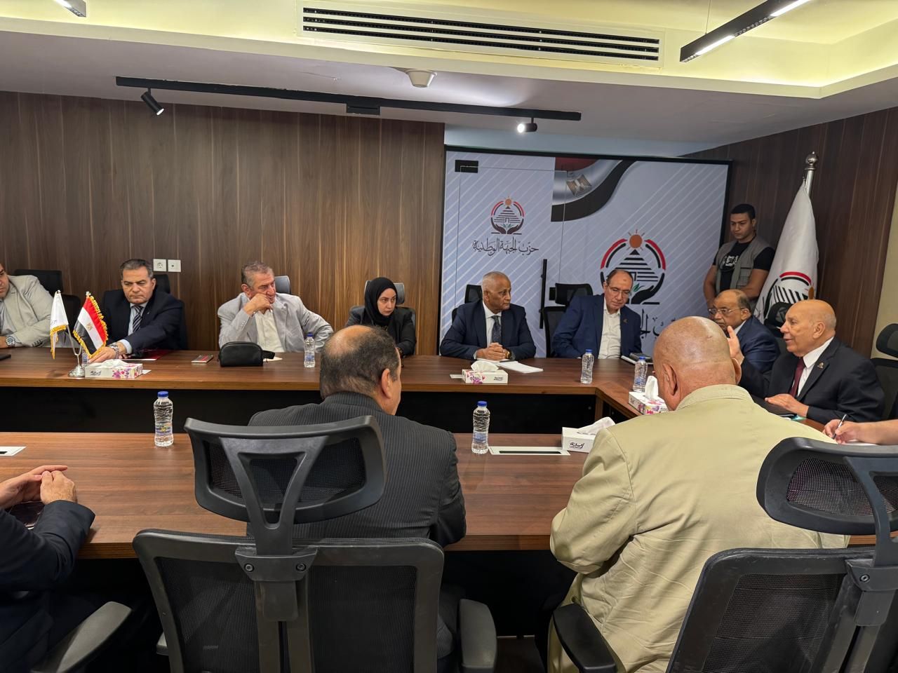 “المجالس المحلية” بحزب الجبهة الوطنية يبحث سبل دعم مرشحي القائمة والفردي استعدادًا للاستحقاق الانتخابي - الخليج الان