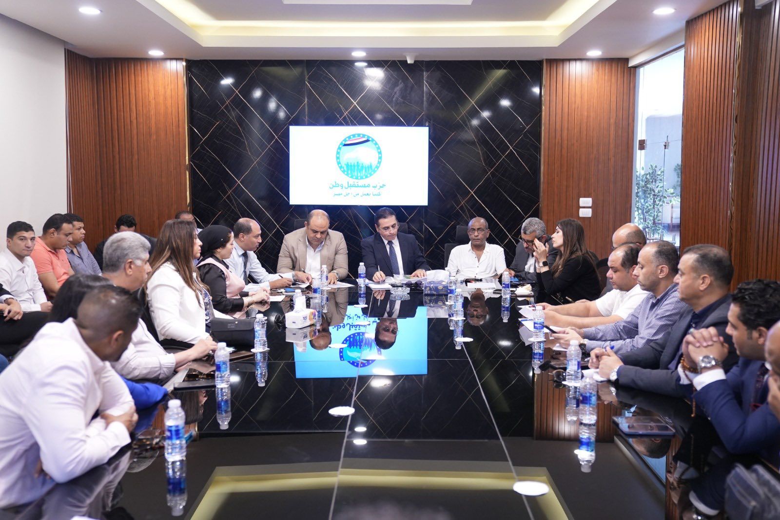 أمانة العمال المركزية بـ"مستقبل وطن" تعقد اجتماعًا تنظيميًا استعدادًا لانتخابات مجلس الشيوخ 2025 - الخليج الان