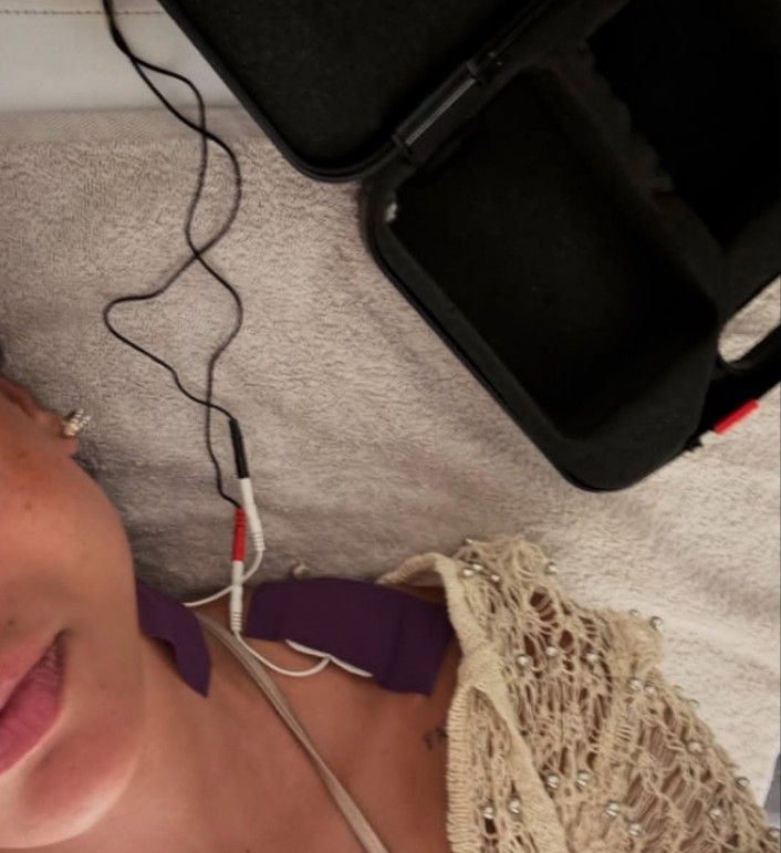 إصابة خطيرة في الرقبة.. الراقصة بدرة تكشف سبب غيابها عن الساحة: بعمل جلسات علاج طبيعي - الخليج الان