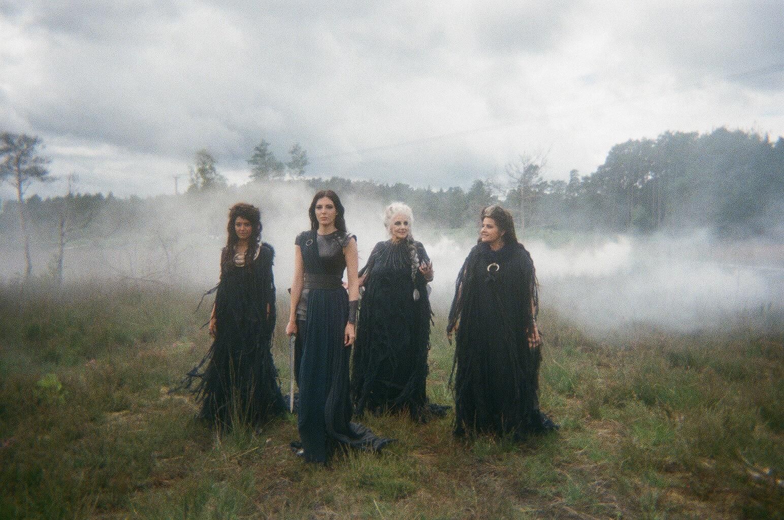 رزان جمال تخطف الأنظار بكواليس جديدة من مسلسل رجل الرمل وتواصل تألقها في هوليوود - الخليج الان