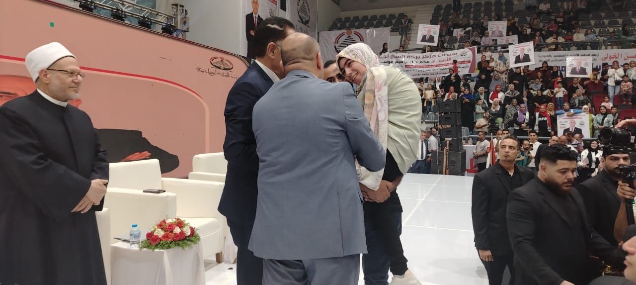 مؤتمر المنوفية الجماهيري.. "الجبهة الوطنية" يُكرم الطالبة أسماء من ذوي الهمم لحصولها على 90٪ بالثانوية العامة - الخليج الان