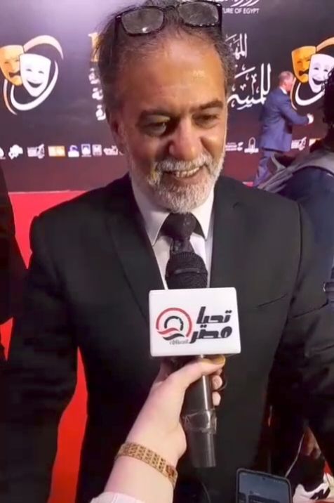 محسن محيي الدين: المسرح يحتضر.. السوشيال ميديا تفسد العقول.. وأفتقد شريهان وتواجدها |حوار - الخليج الان