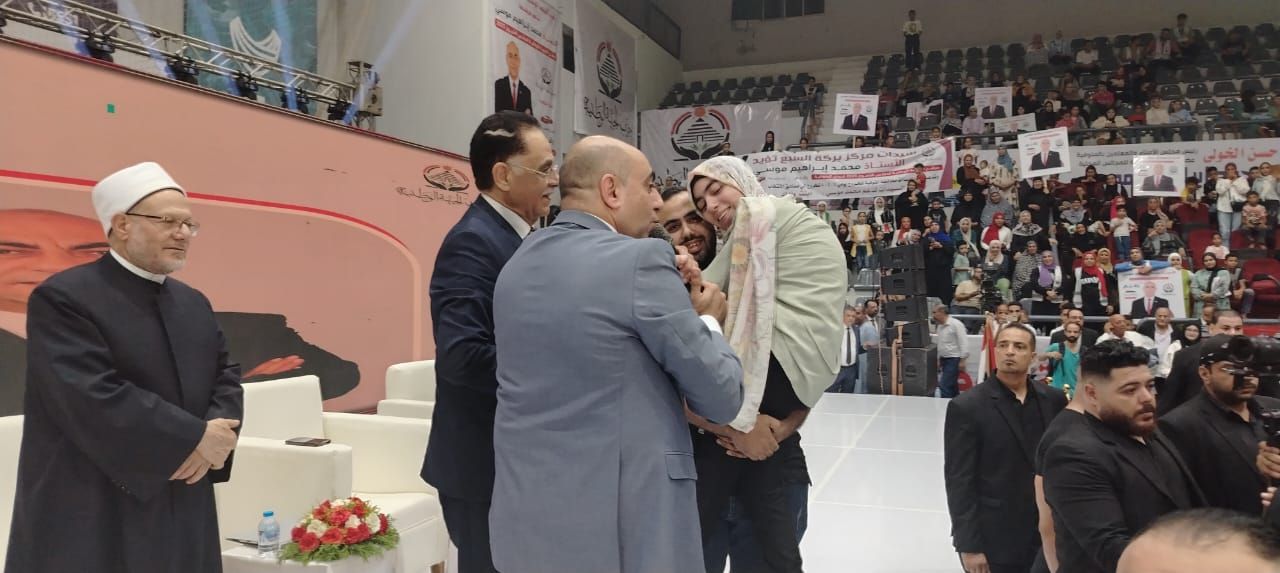 مؤتمر المنوفية الجماهيري.. "الجبهة الوطنية" يُكرم الطالبة أسماء من ذوي الهمم لحصولها على 90٪ بالثانوية العامة - الخليج الان