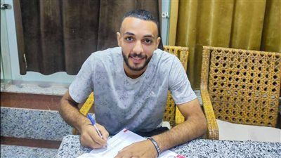 مكادي يضم علي ناصر لاعب وسط طهطا موسمين - الخليج الان