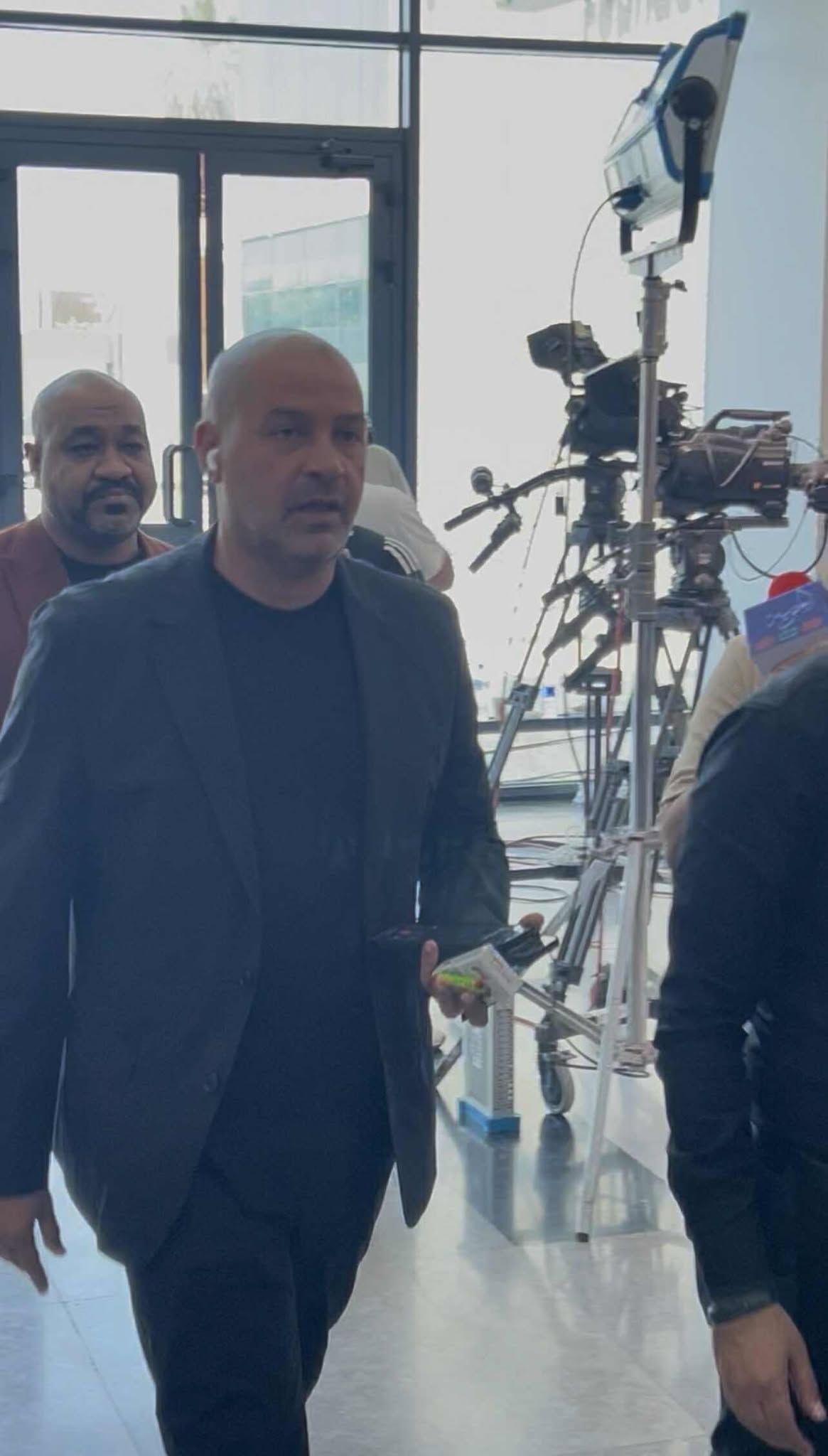 النائب أحمد دياب يصل مقر اتحاد الكرة لحضور حفل قرعة الدوري للموسم الجديد - الخليج الان