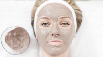 روتين بيت.. عمل ماسكات منزلية لتنظيف وتفتيح البشرة سهلة ومجربة