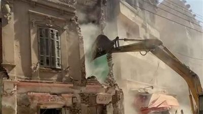 انتشال جثة مسنة وانقاذ نجلها من أسفل عقار منهار بالغربية - الخليج الان