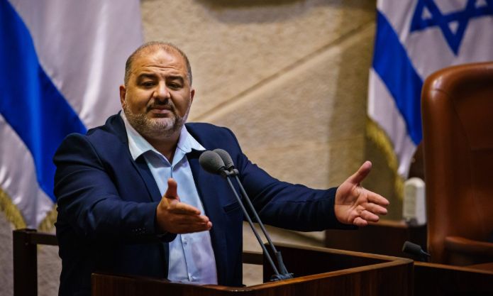 رئيس القائمة العربية الموحدة بالكنيست لـ«تليجراف الخليج»: ليس لنا علاقة بدعوات التظاهر ضد مصر في تل أبيب.. ومصر قدمت تضحيات لخدمة القضية الفلسطينية - الخليج الان