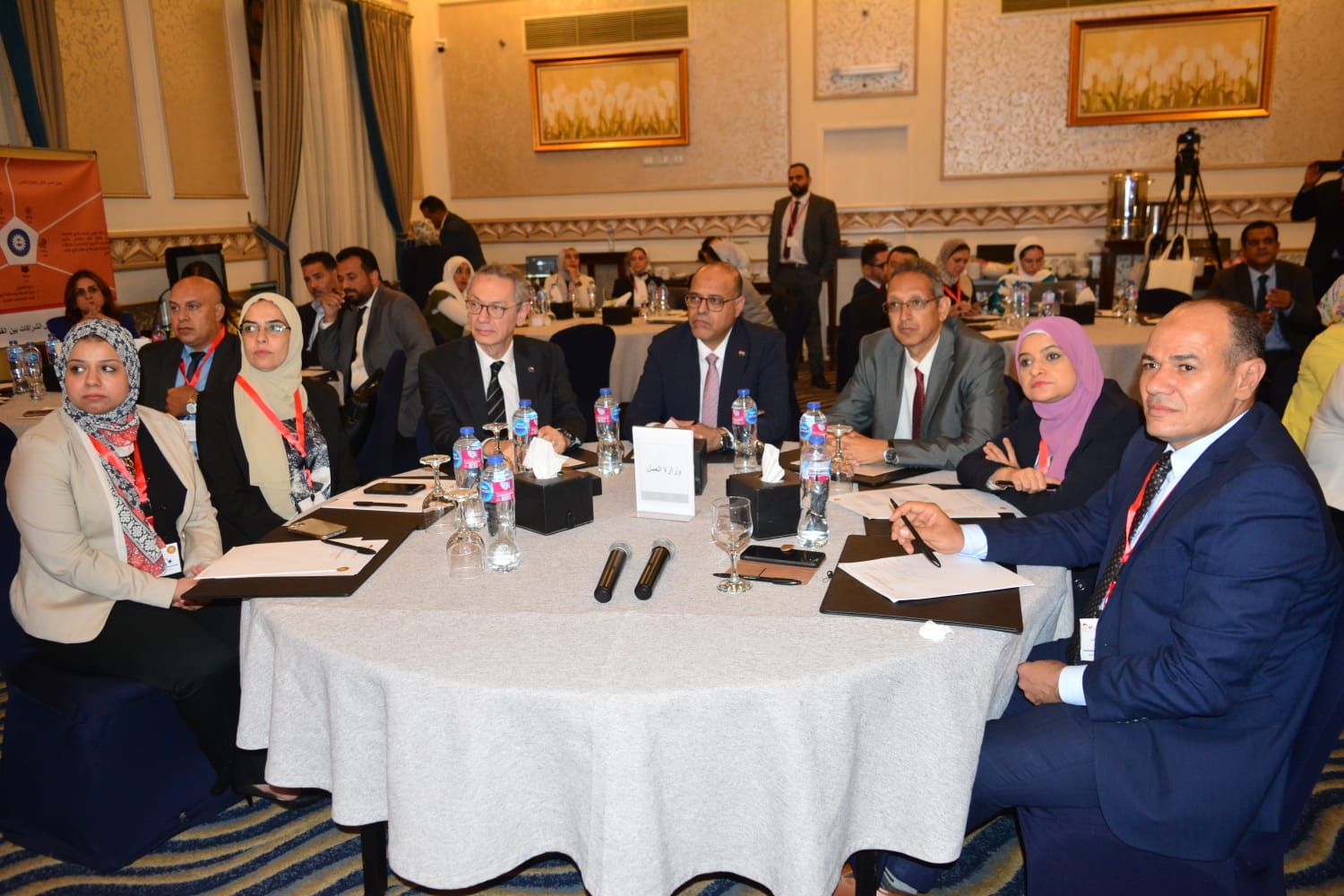 وزير العمل: نعمل على تحسين خدماتنا وتعزيز قدرات شبابنا ومَدّهم بالمهارات اللازمة لمواجهة التحديات الراهنة - الخليج الان