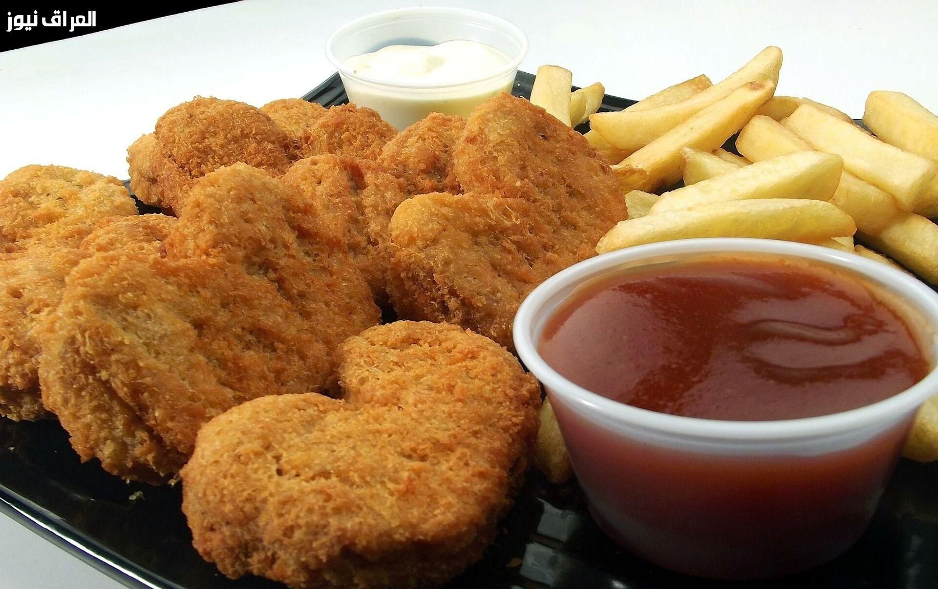 أكلة أطفال وكبار .. طريقة عمل بطاطا مقلية مع الدجاج بمزاج وقرمشة