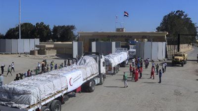 الكاتب الصحفي وليد الرمالي: من يشكك في الدور المصري فضحته مشاهد دخول شاحنات المساعدات إلى غزة.. فيديو - الخليج الان