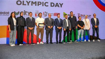 الأبطال الأولمبيون يحتفلون باعتلاء إدريس منصب نائب رئيس الاتحاد الدولي للألعاب المائية - الخليج الان