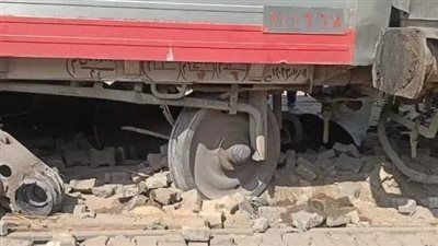 التفاصيل الأخيرة بعد خروج عجلات جرار قطار 937 عن القضبان في المنيا - الخليج الان