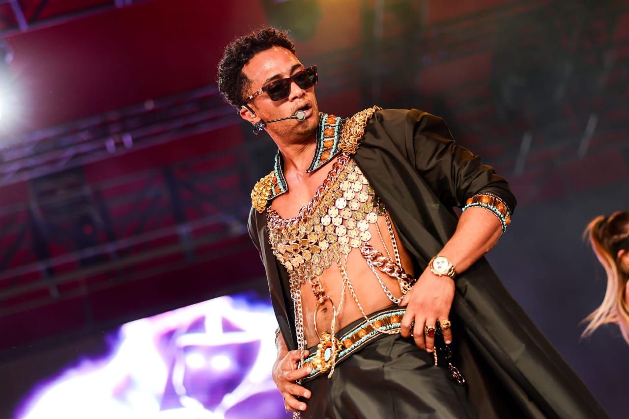 لعنة حفلات محمد رمضان.. مصممة أزياء تجعله موضع سخرية وانفجار يصيب حفله الأخير واتهامات بالتطبيع - الخليج الان