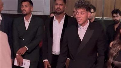 إمام عاشور يتألق في حفل دير جيست برفقة زوجته وابنته (صور) - الخليج الان