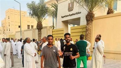 توافد المصريين في الكويت على مقر اللجان بالسفارة للتصويت في انتخابات مجلس الشيوخ باليوم الثاني - الخليج الان