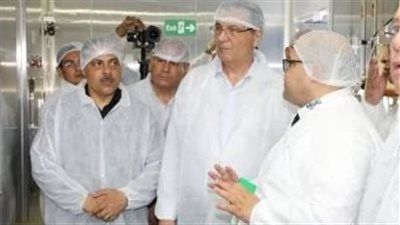 وزير الزراعة ومحافظ الشرقية يتفقدان أكبر مصنع لإنتاج اللقاحات البيطرية - الخليج الان