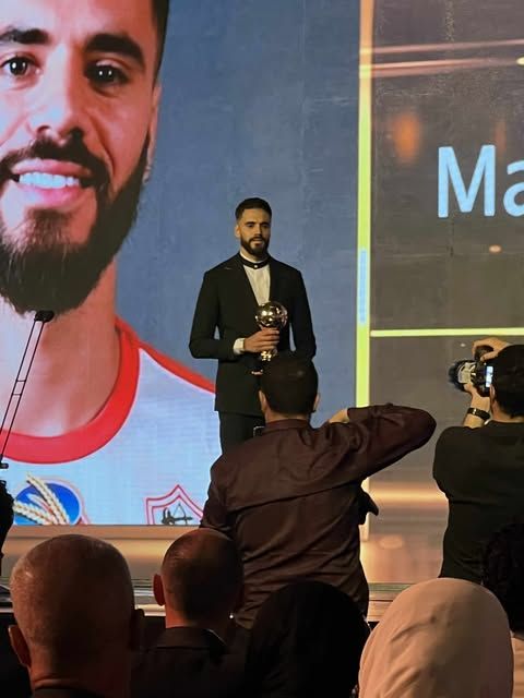حفل دير جيست: محمود بنتايج لاعب الزمالك يحصل على جائزة أفضل ظهير أيسر في الدوري المصري - الخليج الان