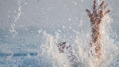 قوات الإنقاذ البحري تتمكن من انتشال جثمان طفل لقي مصرعه غرقًا في البحر بالإسكندرية - الخليج الان