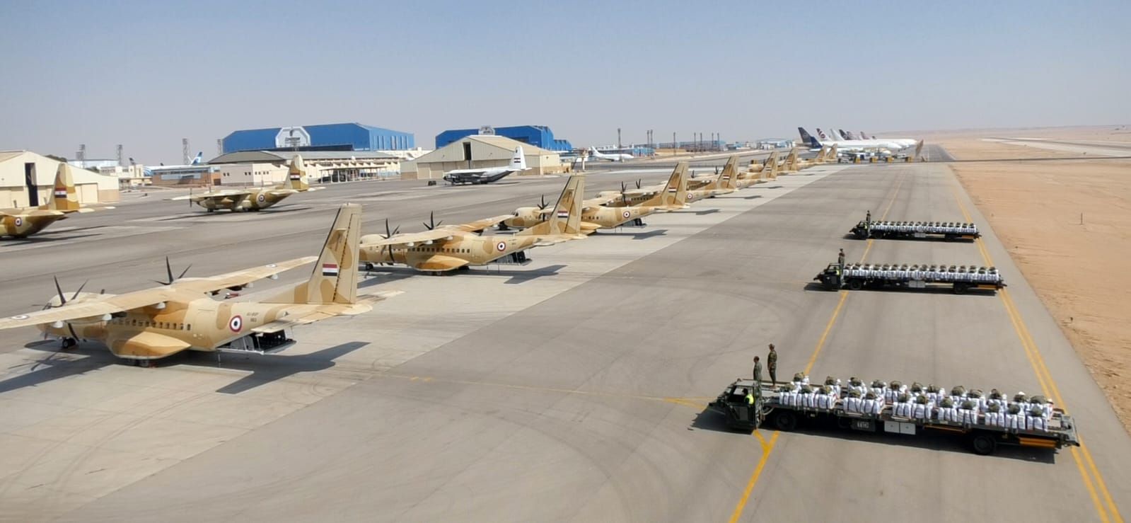 مصر تواصل أعمال الإسقاط الجوى للمساعدات الإنسانية على قطاع غزة - الخليج الان