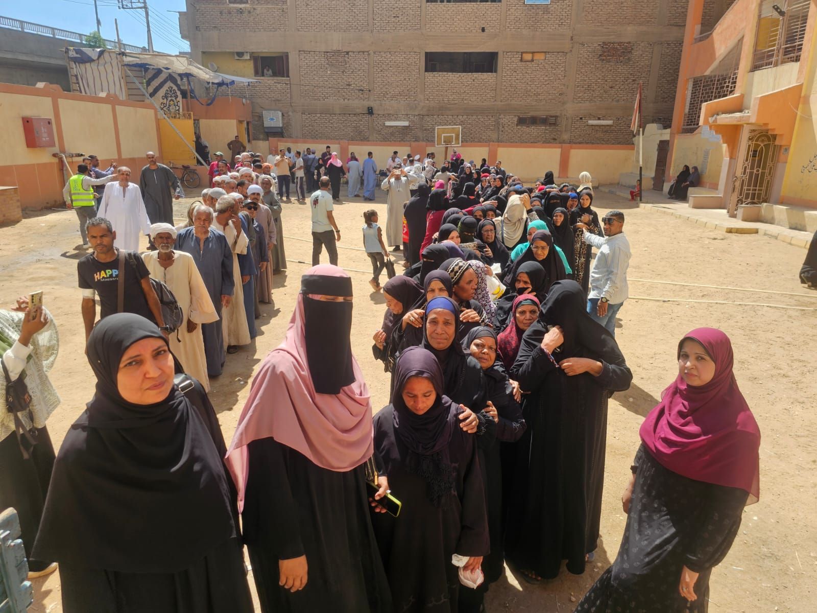 " الحرية المصرى" يحشد المواطنين للمشاركة فى انتخابات الشيوخ.. وإقبال غير مسبوق بقنا - الخليج الان