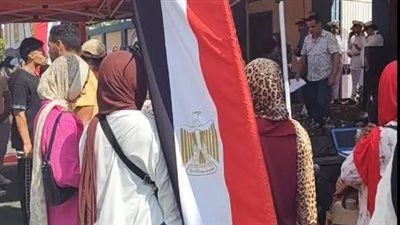 تباين الفئات العمرية المشاركة في العرس الديموقراطي لانتخابات مجلس الشيوخ في بورسعيد - الخليج الان