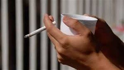 كوب شاي وسيجارة.. مزيج يومي لكنه قاتل يهدد القلب والمناعة - الخليج الان