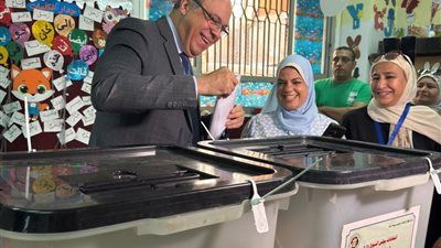 وزير الطيران المدني يُدلي بصوته في انتخابات مجلس الشيوخ ويؤكد: المشاركة الإيجابية واجب وطني يعكس وعي المصريين - الخليج الان