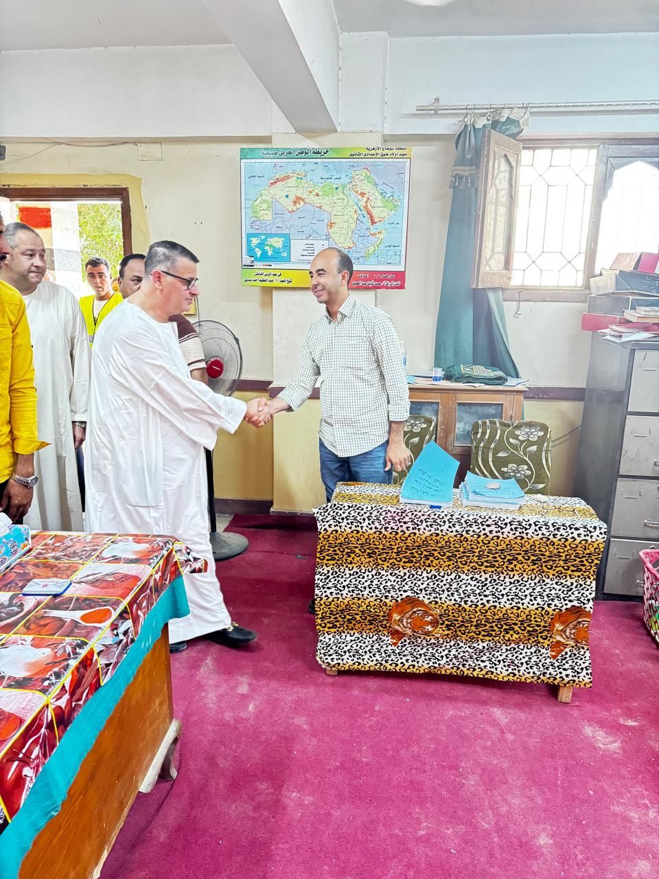 بمشاركة طارق رضوان ..طوابير في انتخابات الشيوخ بلجنة المعهد الأزهري في مركز دار السلام بسوهاج..صور - الخليج الان