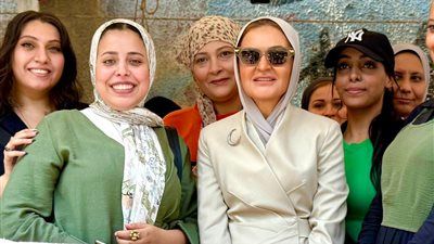 سحر نصر تدلي بصوتها في انتخابات مجلس الشيوخ بمعهد فتيات مصر الجديدة - الخليج الان