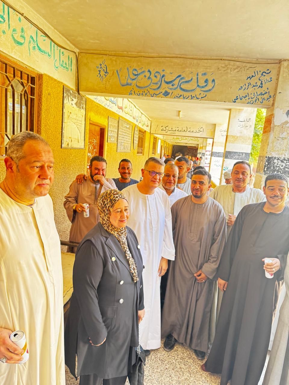 بمشاركة طارق رضوان ..طوابير في انتخابات الشيوخ بلجنة المعهد الأزهري في مركز دار السلام بسوهاج..صور - الخليج الان