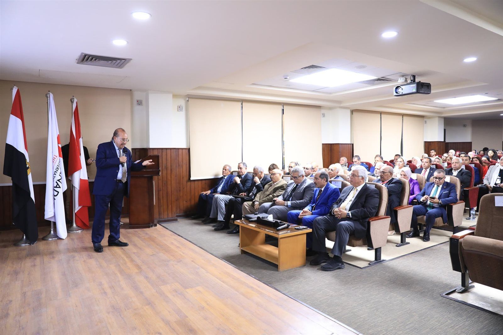 وزير التعليم العالي يتفقد مجموعة المعاهد الكندية CIC ويؤكد أهمية الجامعات والمعاهد العليا في تحقيق رؤية مصر 2030 - الخليج الان