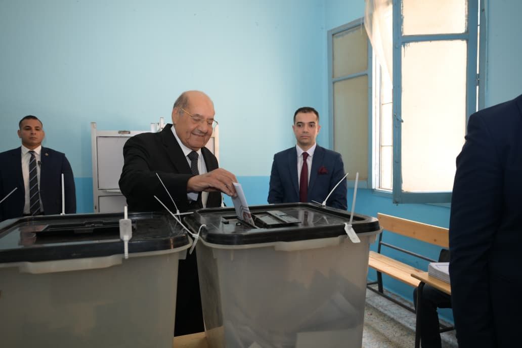 رئيس "الشيوخ" يُدلي بصوته في انتخابات مجلس الشيوخ 2025 - الخليج الان