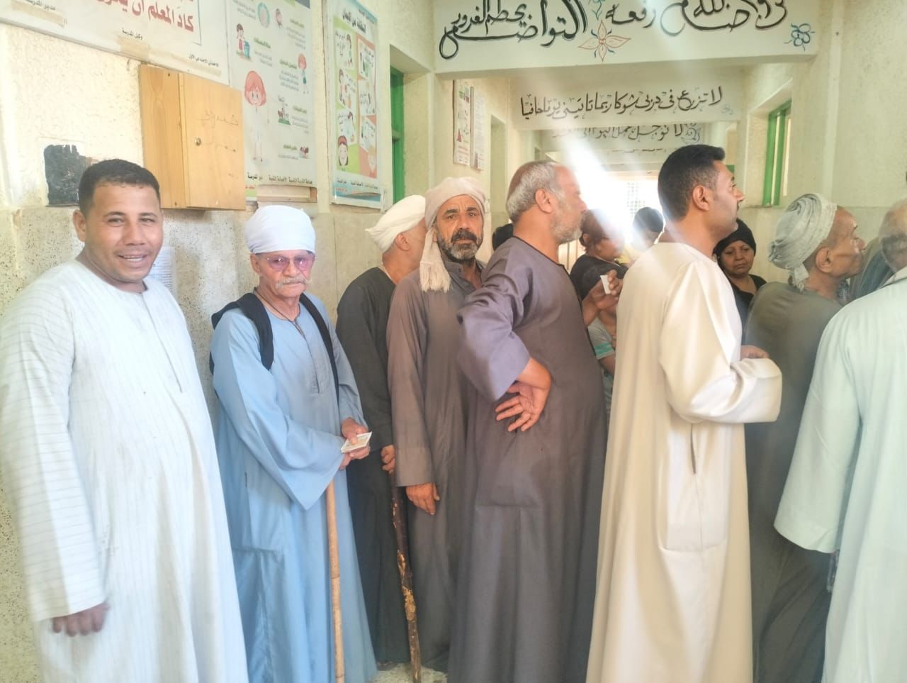 بمشاركة طارق رضوان ..طوابير في انتخابات الشيوخ بلجنة المعهد الأزهري في مركز دار السلام بسوهاج..صور - الخليج الان