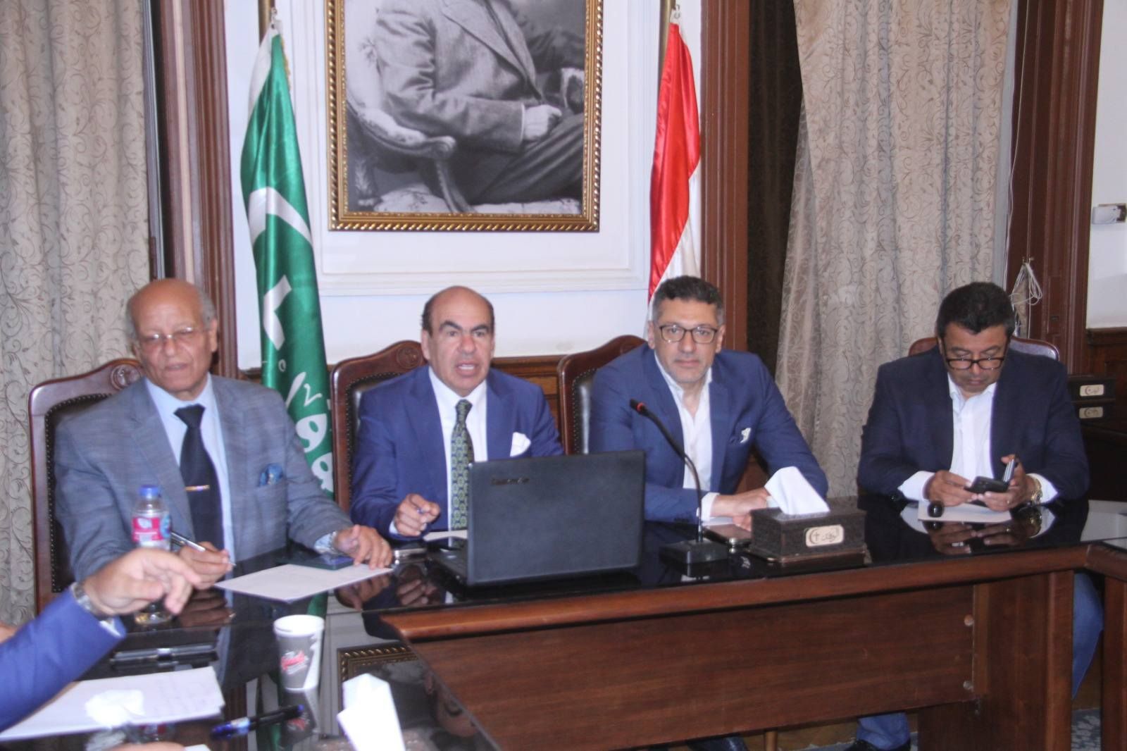 بالصور..غرفة عمليات الوفد تتابع سير التصويت في انتخابات الشيوخ - الخليج الان