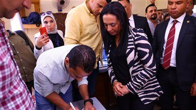 وزيرة التضامن الاجتماعي تدلي بصوتها في انتخابات مجلس الشيوخ 2025 بلجنة مدرسة بدر بالدقي - الخليج الان