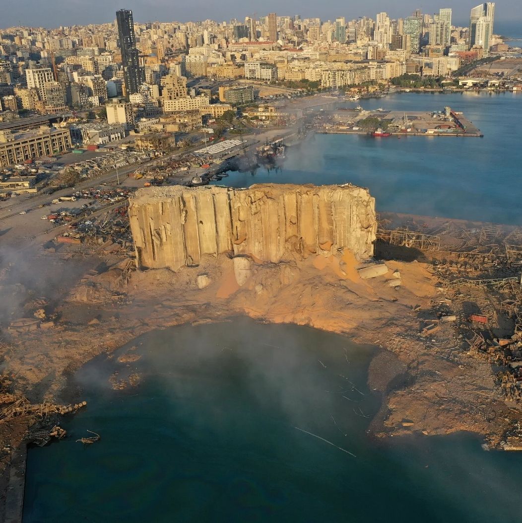 انفجار مرفأ بيروت يعود إلى الواجهة مجددًا.. مسؤولون يتحدثون وأهالي الضحايا ينتفضون - الخليج الان