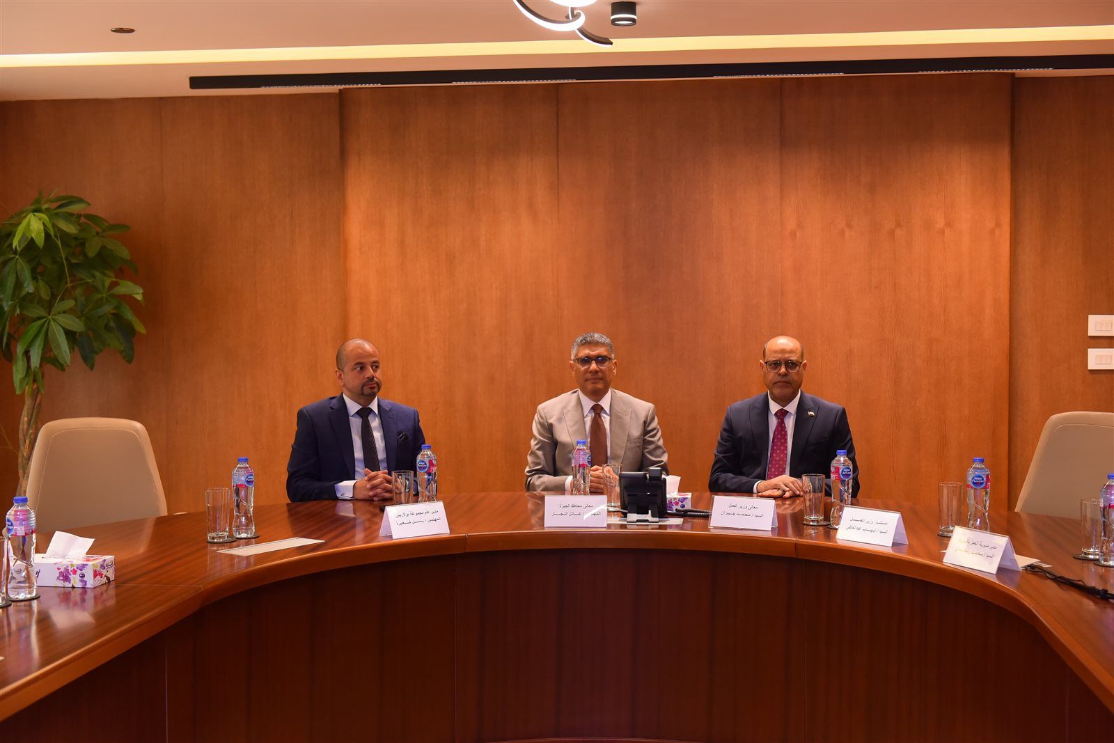 وزير العمل: لن نسمح بعمالة أجنبية على أرض مصر بدون ترخيص - الخليج الان