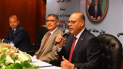 وزير العمل: لن نسمح بعمالة أجنبية على أرض مصر بدون ترخيص - الخليج الان