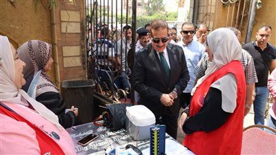 وسط فرحة الأهالي.. محافظ المنوفية يتفقد انتظام سير العملية الانتخابية بعدد من اللجان بمركزي شبين الكوم وبركة السبع - الخليج الان