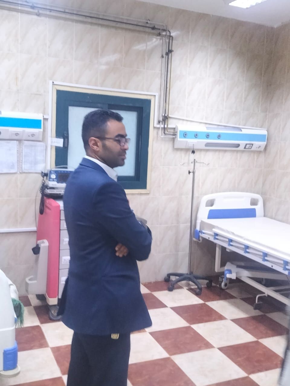 وكيل وزارة الصحة يفاجئ مستشفى فيديمن المركزى فى منتصف الليل - الخليج الان