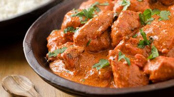 هات العيش بسرعة.. طريقة عمل الفراخ بالكاري والزبادي أحلى طعم