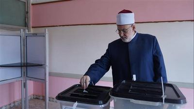 وكيل الأزهر يُدلي بصوته في انتخابات الشيوخ 2025.. ويؤكد: المشاركة واجب وطني - الخليج الان