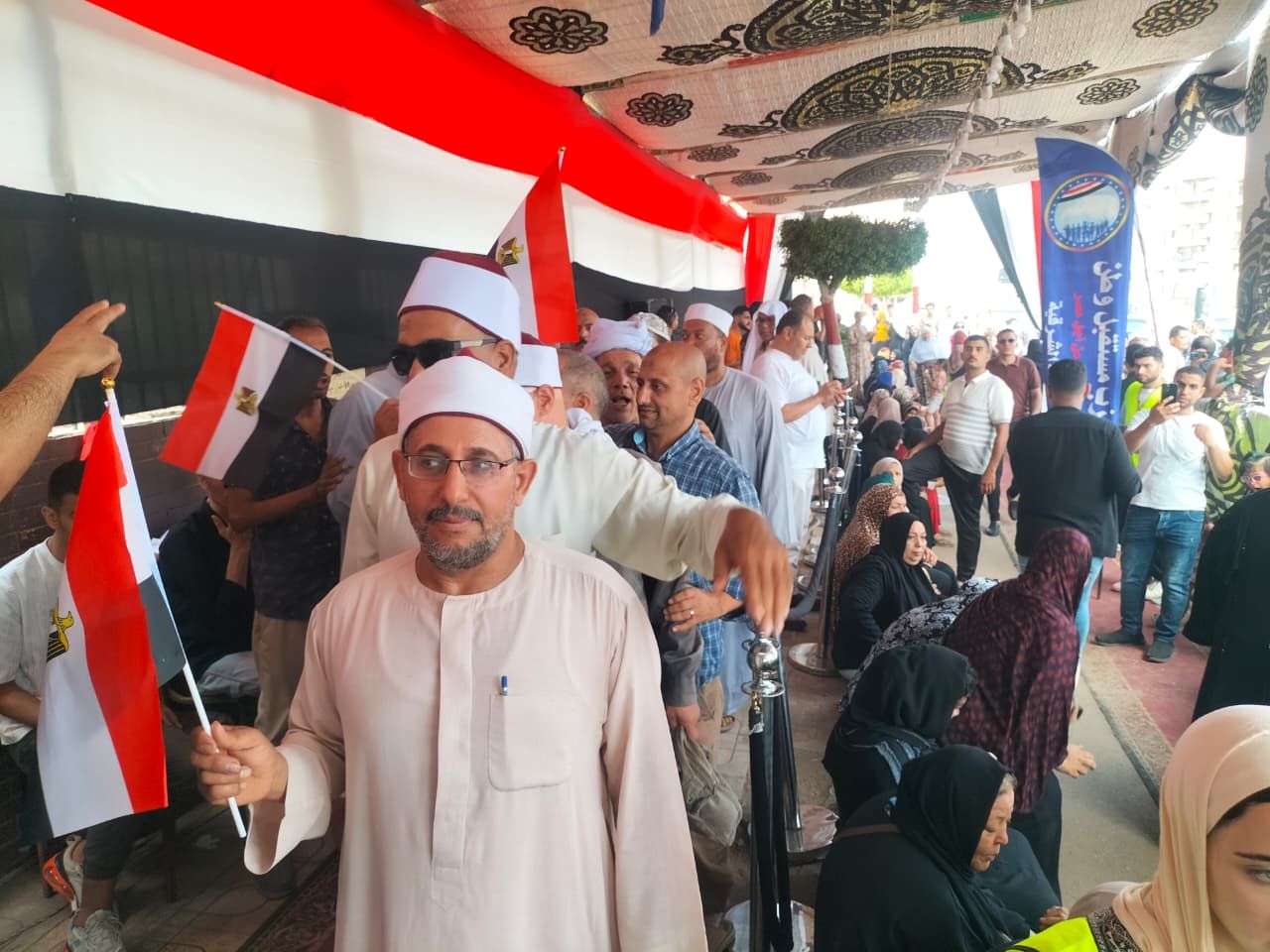 لليوم الثاني على التوالي.. إقبال المواطنين على اللجان الانتخابية بمحافظة الشرقية - الخليج الان