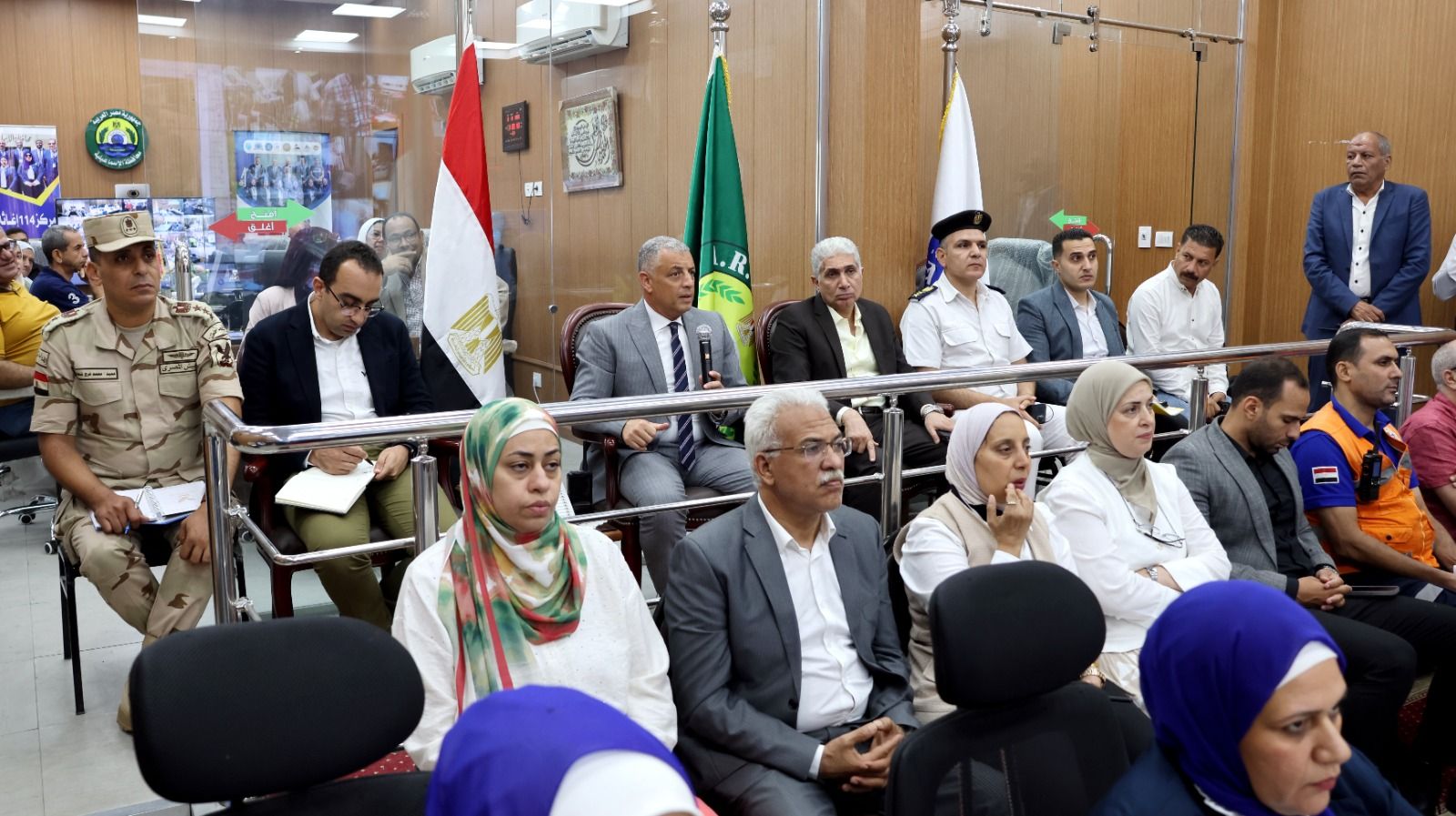 محافظ الإسماعيلية يتابع سير العملية الانتخابية في يومها الثاني من انتخابات مجلس الشيوخ 2025 - الخليج الان